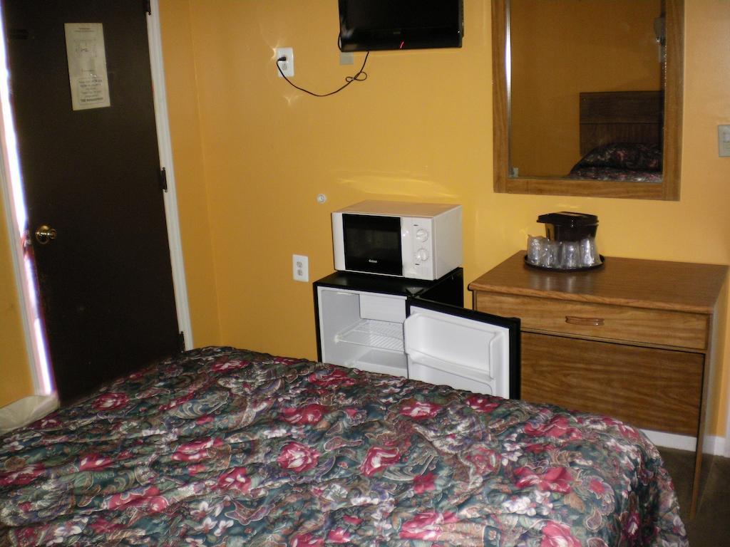 The Rome Motel Room photo