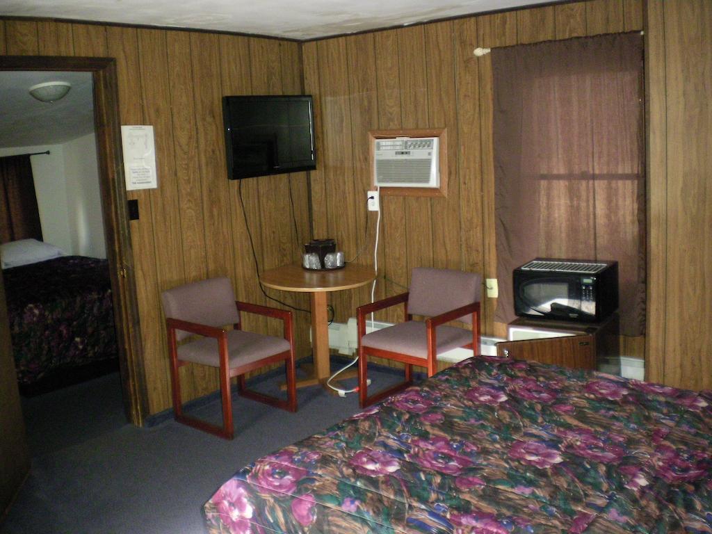 The Rome Motel Room photo