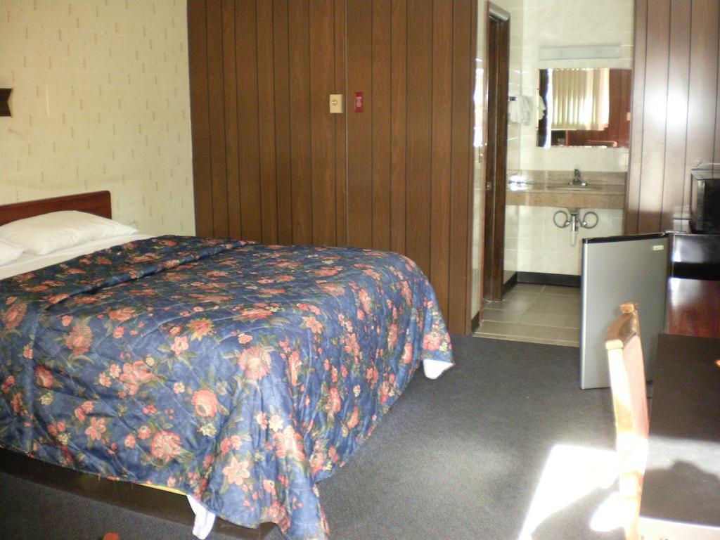 The Rome Motel Room photo