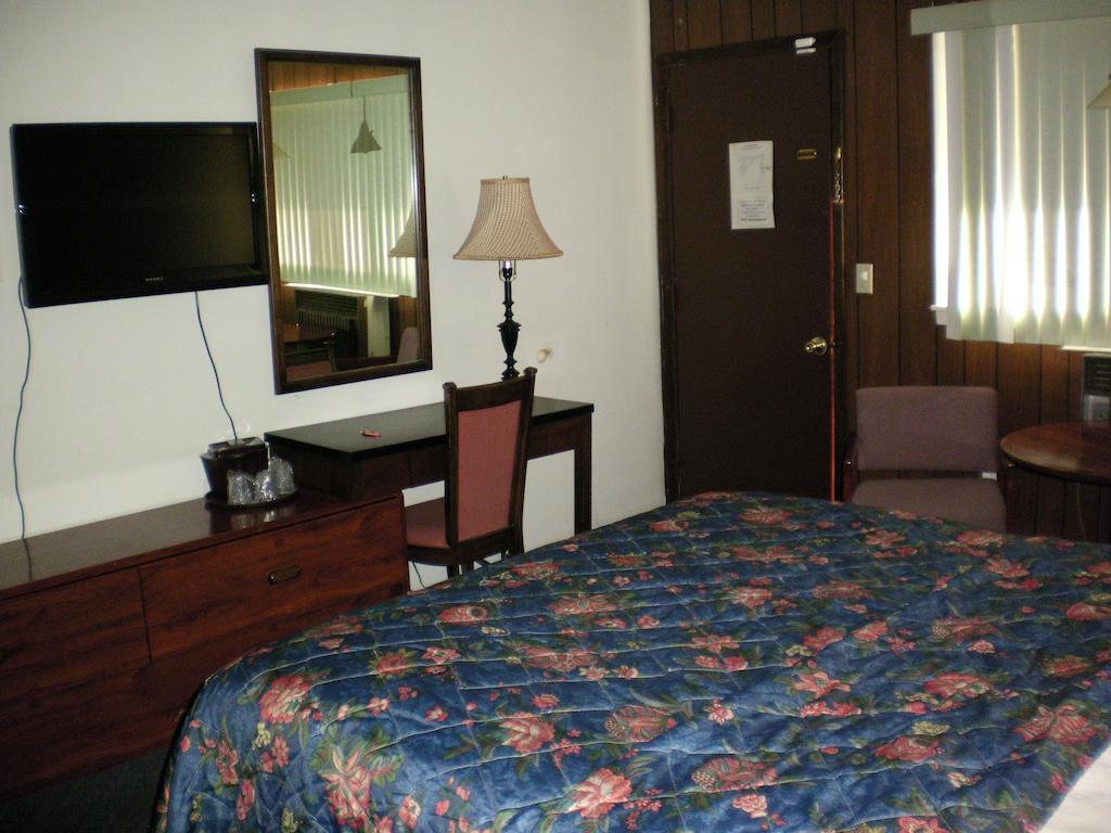 The Rome Motel Room photo