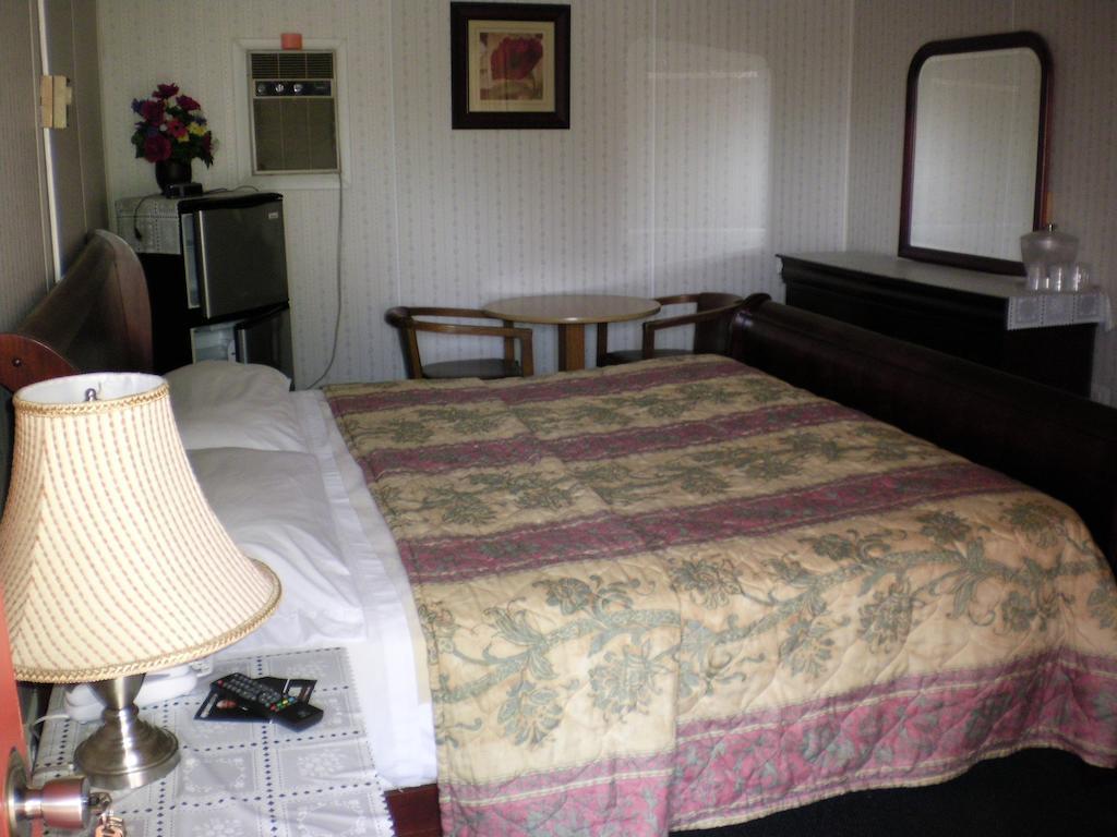 The Rome Motel Room photo